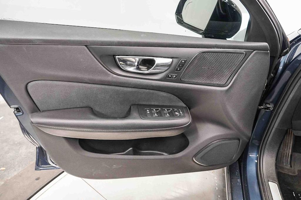 Thumbnail: 2019 Volvo S60 - 25