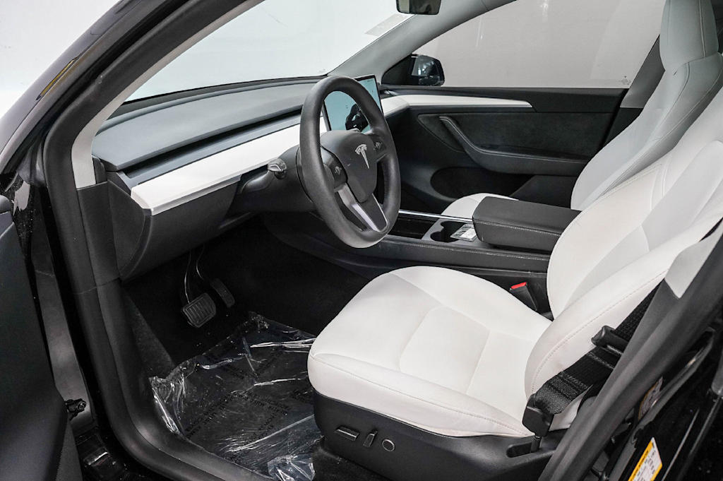 Thumbnail: 2023 Tesla Model Y - 11