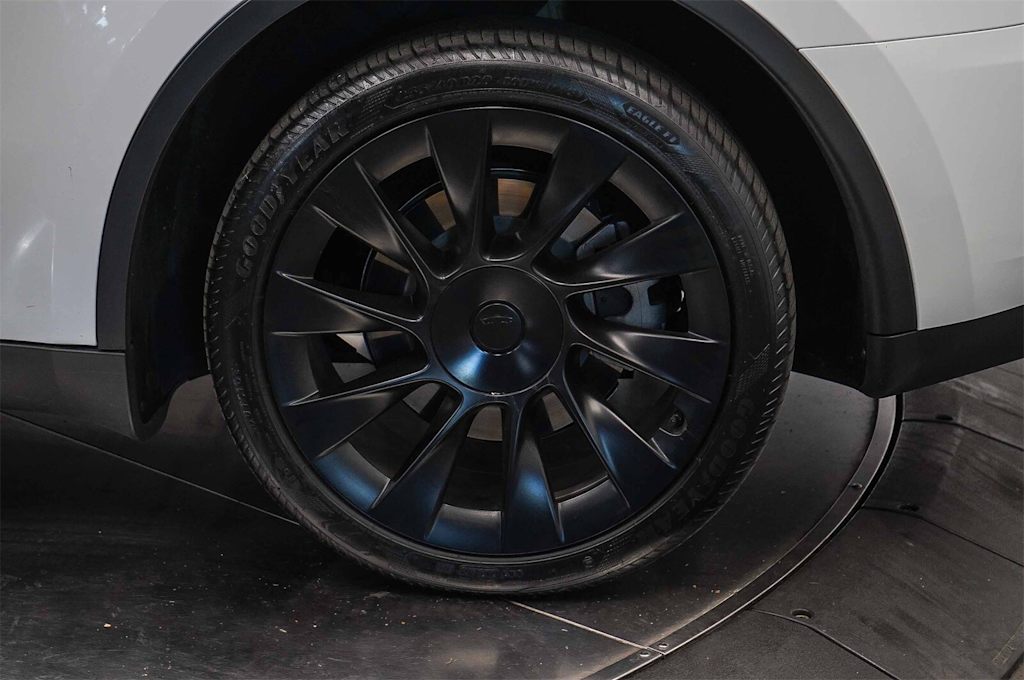 Thumbnail: 2023 Tesla Model Y - 19