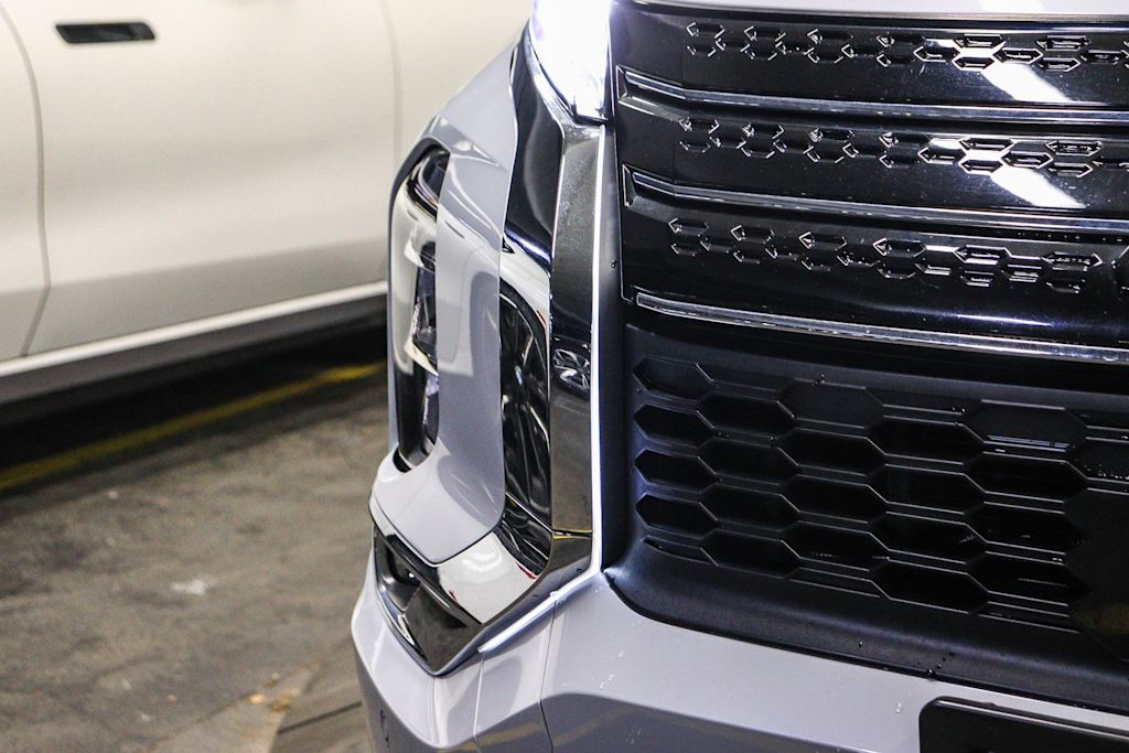 Thumbnail: 2024 Mitsubishi Outlander - 6