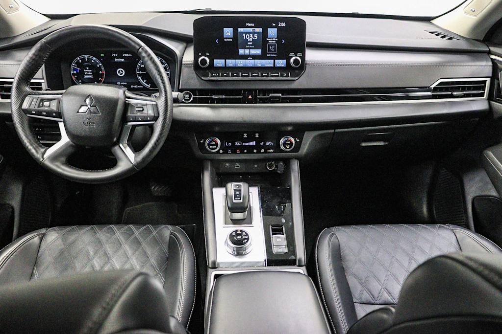Thumbnail: 2024 Mitsubishi Outlander - 2