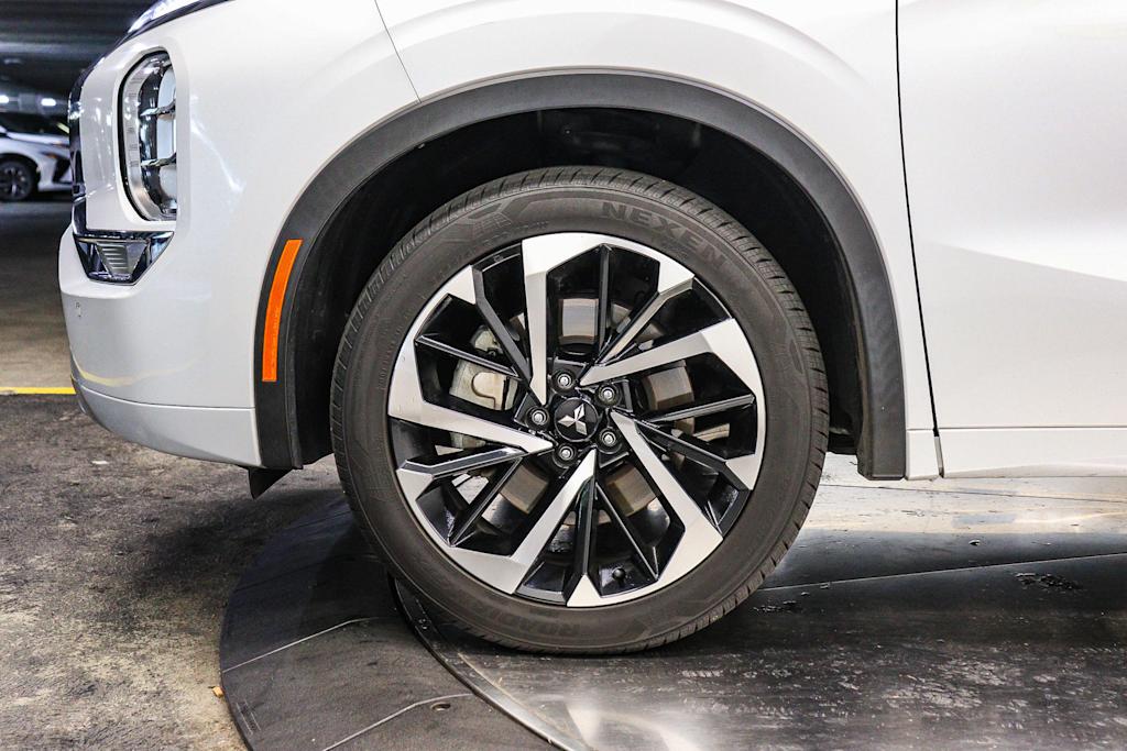 Thumbnail: 2024 Mitsubishi Outlander - 7