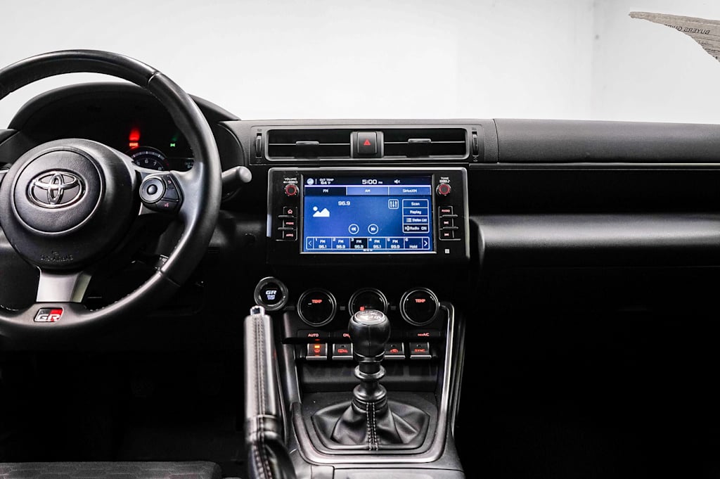 2023 Toyota GR86  8