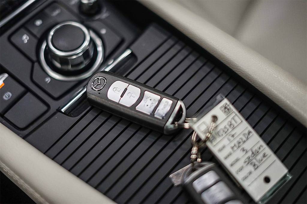 Thumbnail: 2017 Mazda Mazda3 - 16