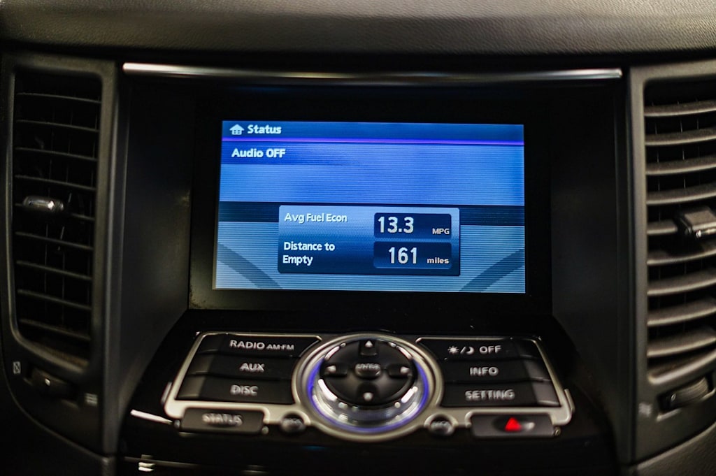 Thumbnail: 2015 INFINITI QX70 - 21