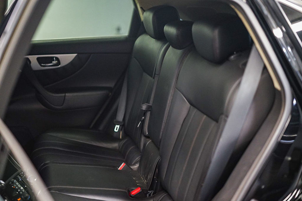 Thumbnail: 2015 INFINITI QX70 - 12