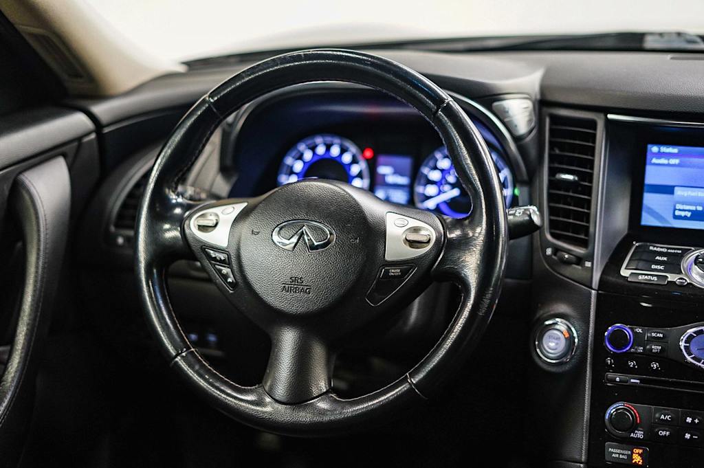 Thumbnail: 2015 INFINITI QX70 - 13