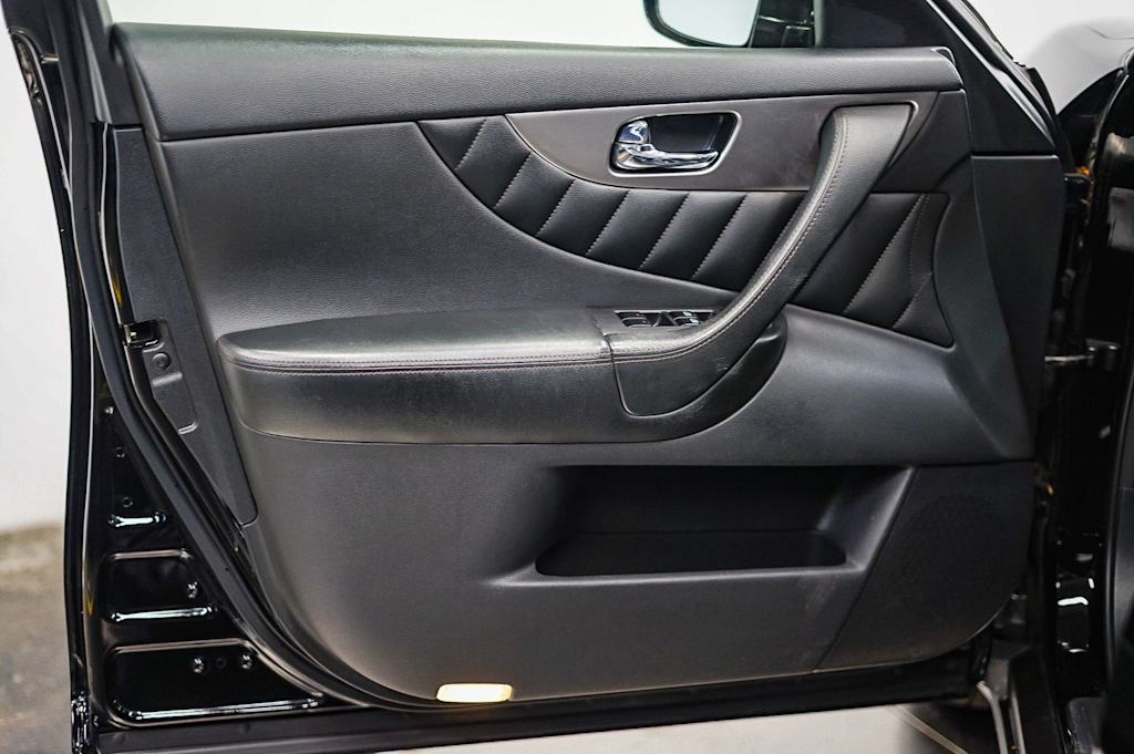 Thumbnail: 2015 INFINITI QX70 - 24