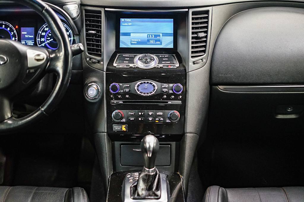 Thumbnail: 2015 INFINITI QX70 - 9