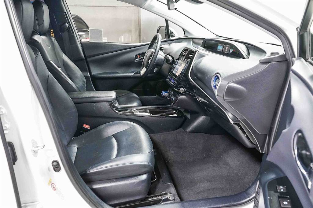 Thumbnail: 2017 Toyota Prius - 9