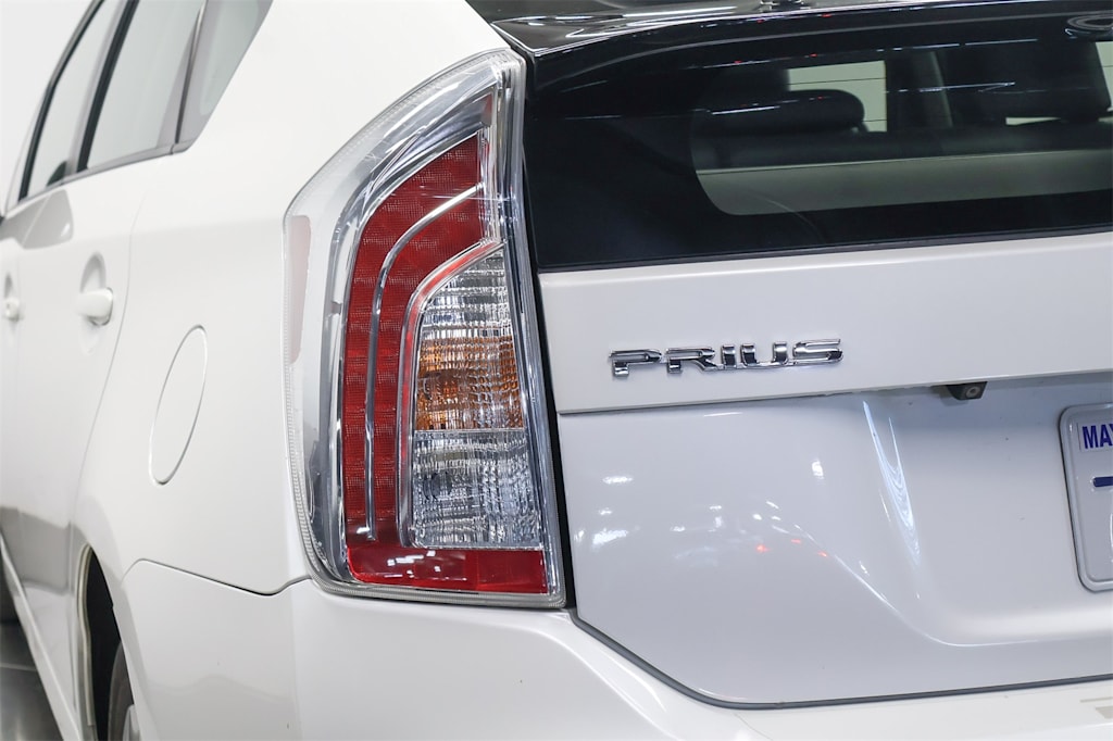 2013 Toyota Prius Four 21