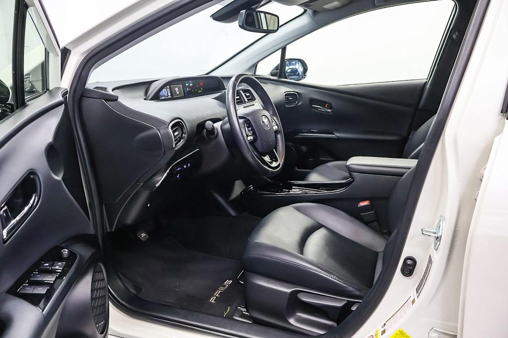 2019 Toyota Prius XLE 10