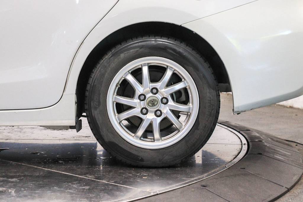 Thumbnail: 2012 Toyota Prius v - 20