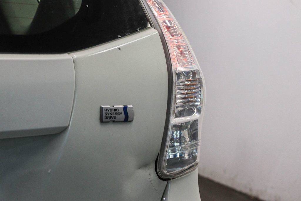 Thumbnail: 2012 Toyota Prius v - 21
