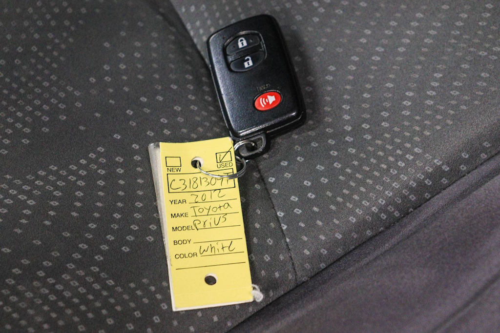 Thumbnail: 2012 Toyota Prius v - 16