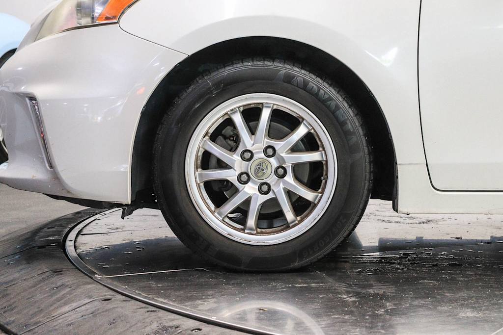 Thumbnail: 2012 Toyota Prius v - 7