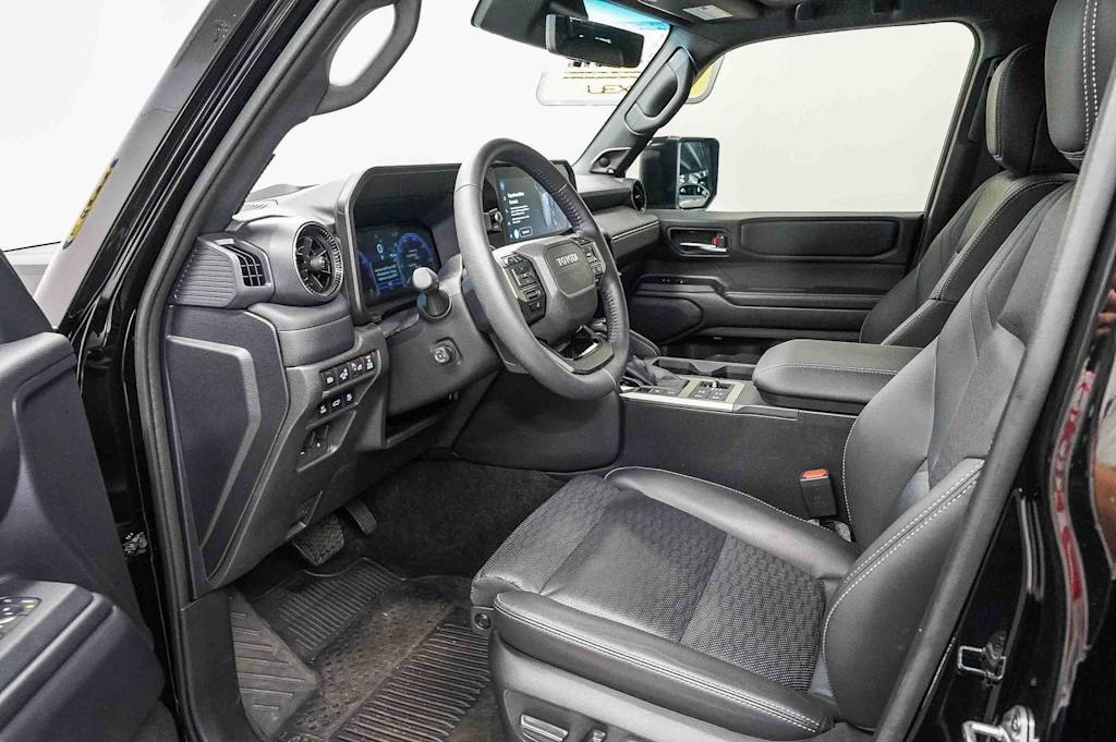 Thumbnail: 2025 Toyota Land Cruiser - 11