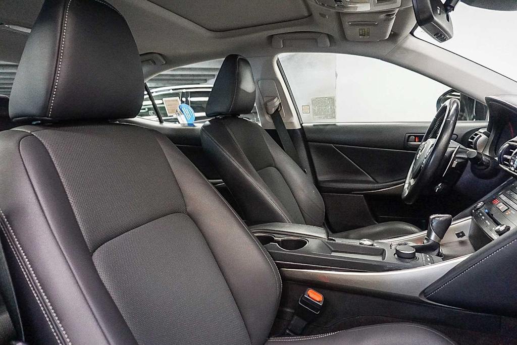 Thumbnail: 2020 Lexus IS - 9