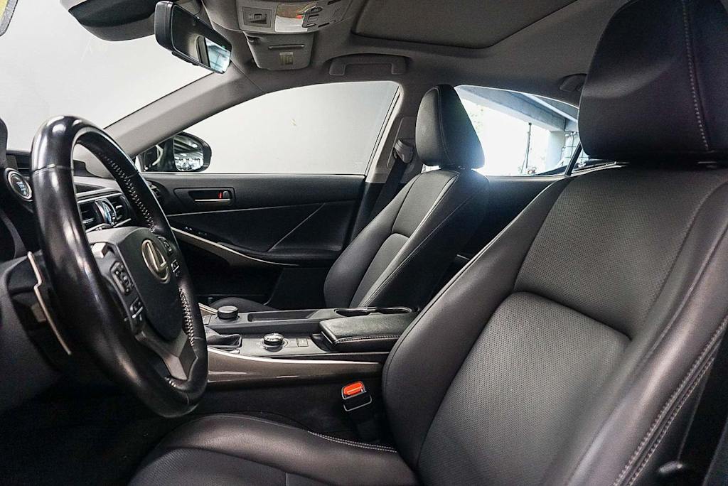 Thumbnail: 2020 Lexus IS - 10