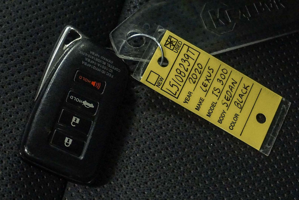 Thumbnail: 2020 Lexus IS - 17