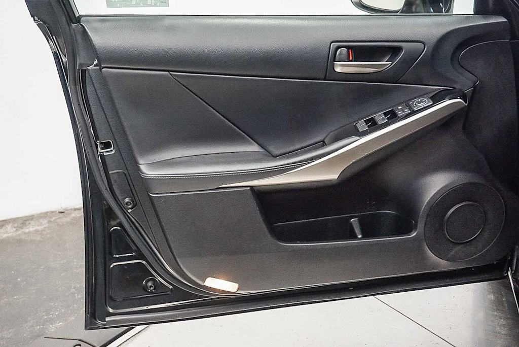 Thumbnail: 2020 Lexus IS - 27