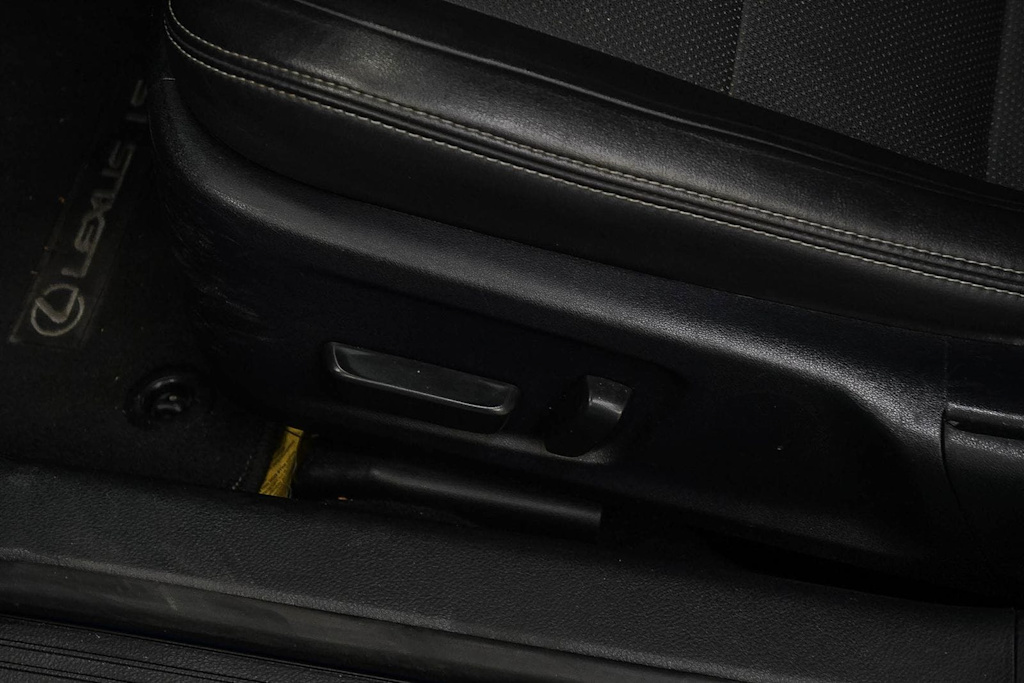 Thumbnail: 2021 Lexus IS - 22