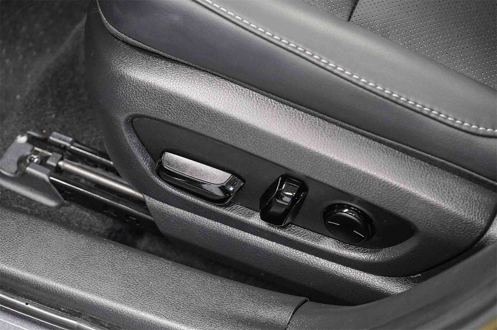 Thumbnail: 2024 Lexus UX - 27