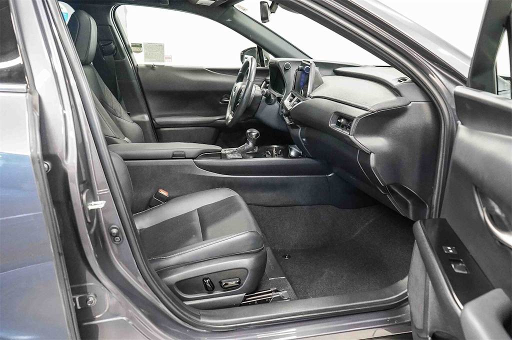 Thumbnail: 2024 Lexus UX - 9