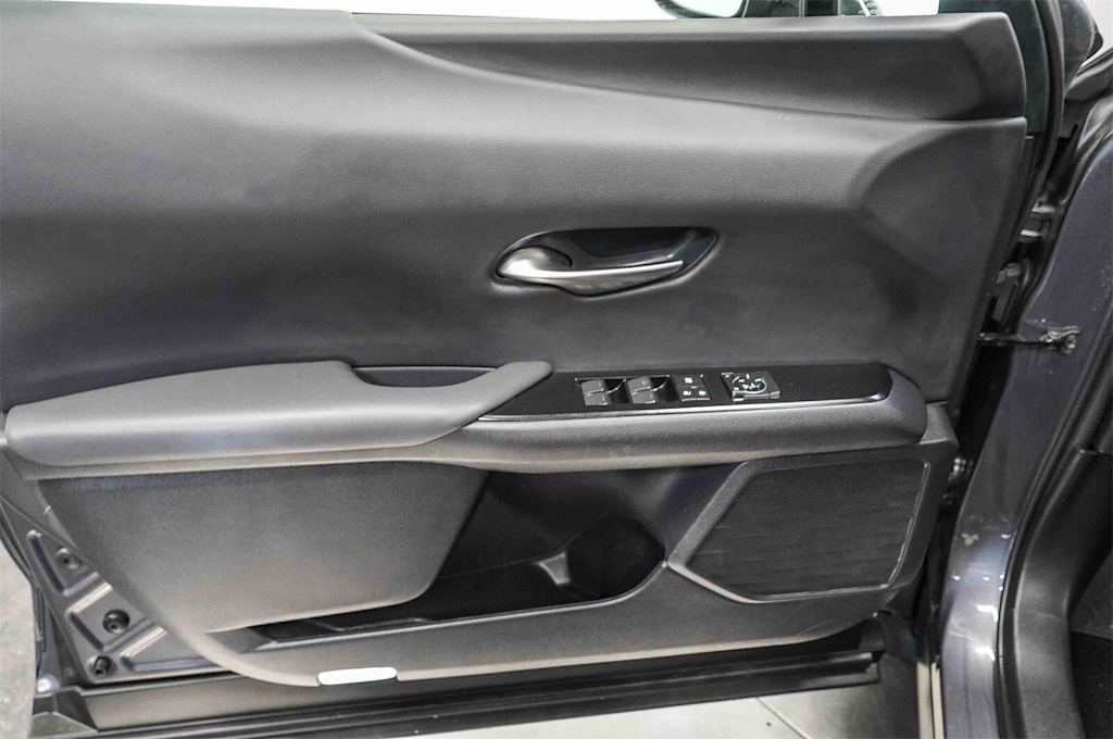 Thumbnail: 2024 Lexus UX - 26