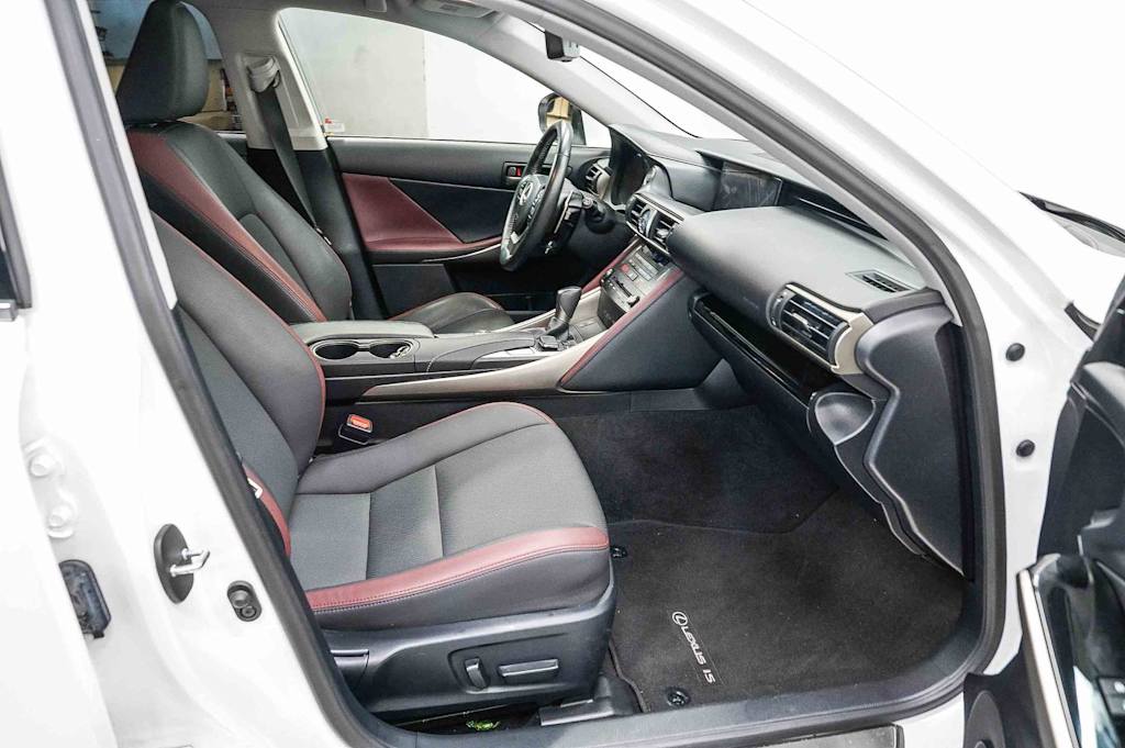 Thumbnail: 2019 Lexus IS - 10