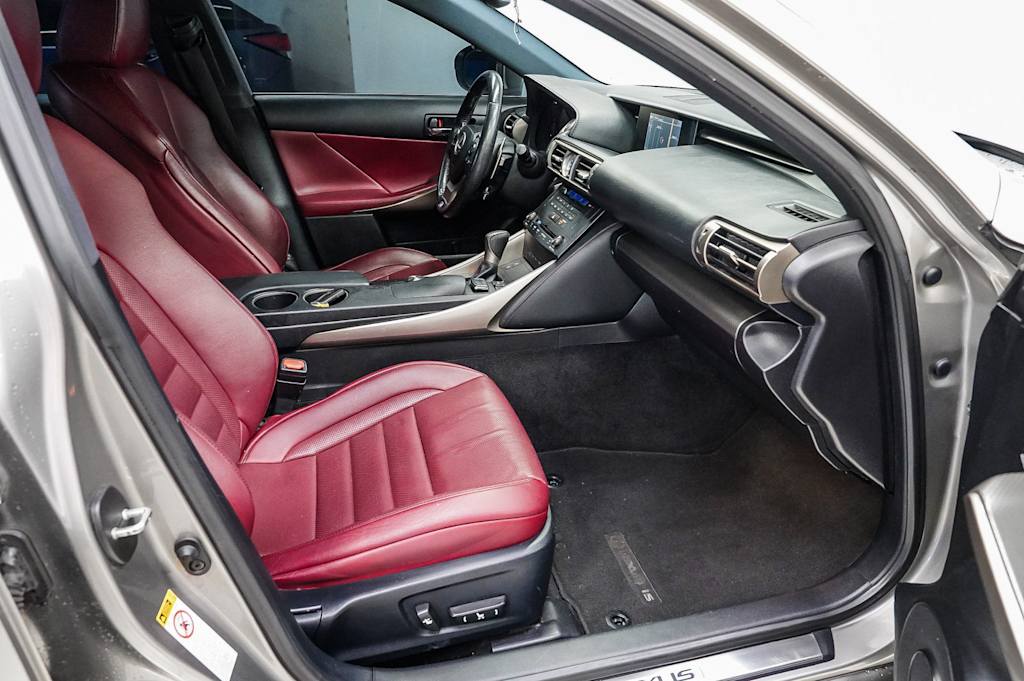 Thumbnail: 2016 Lexus IS - 10