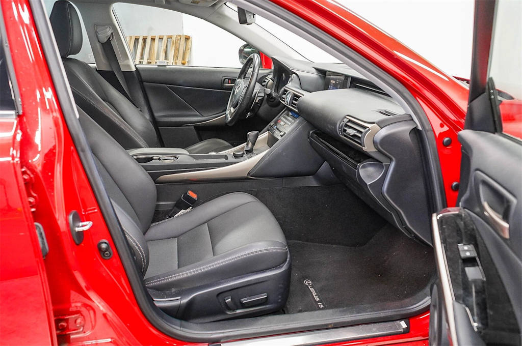 Thumbnail: 2019 Lexus IS - 9