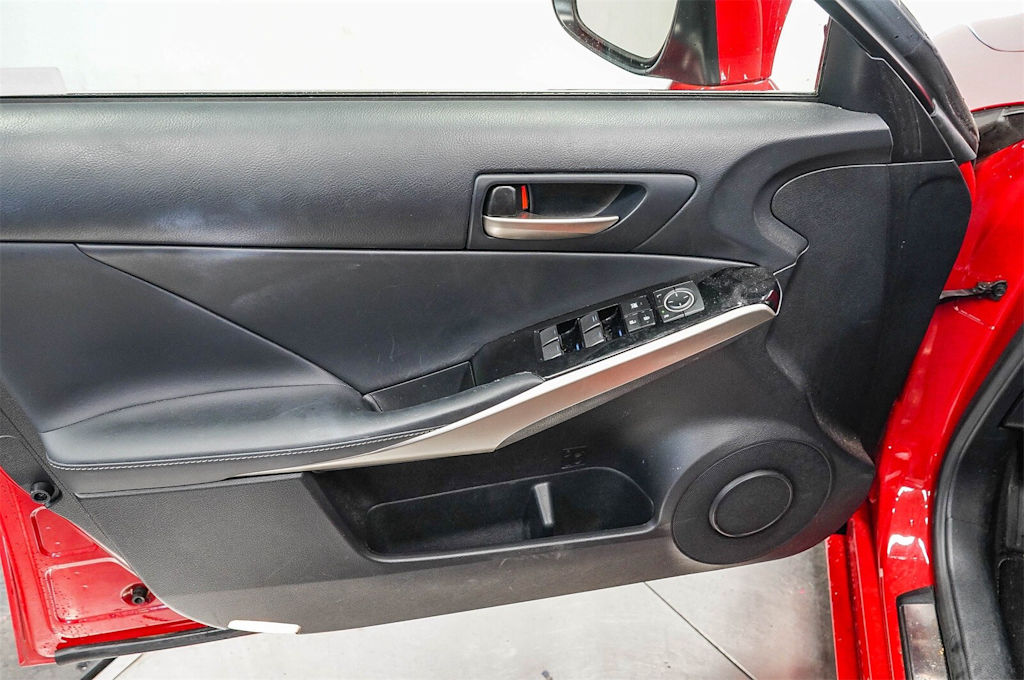 Thumbnail: 2019 Lexus IS - 27