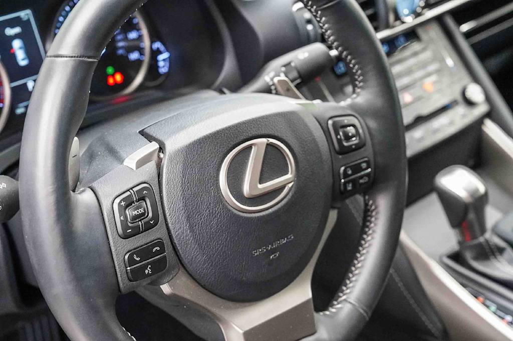 Thumbnail: 2019 Lexus IS - 12