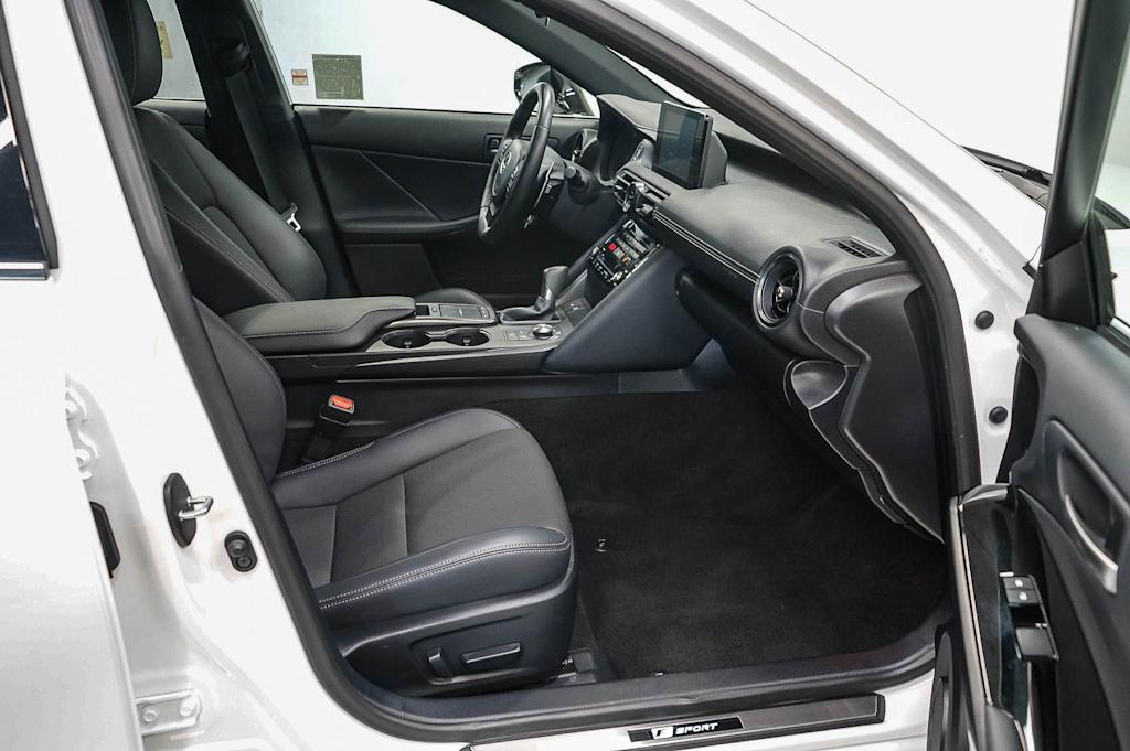 Thumbnail: 2025 Lexus ES - 7