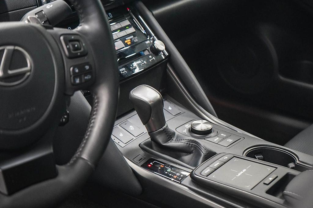 Thumbnail: 2025 Lexus ES - 11