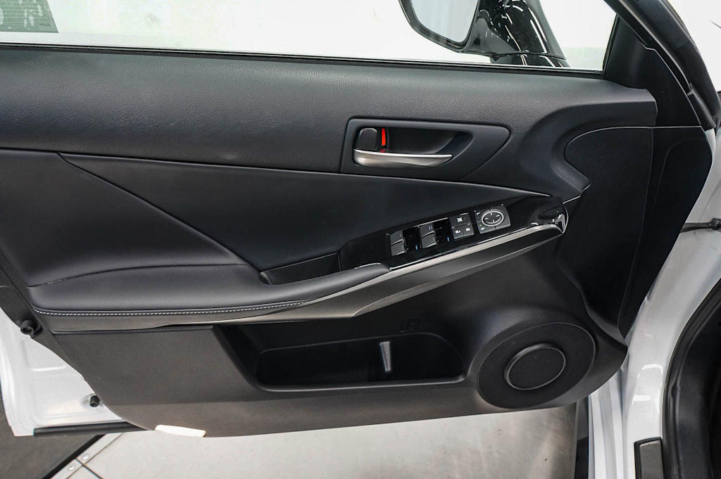 Thumbnail: 2025 Lexus ES - 22