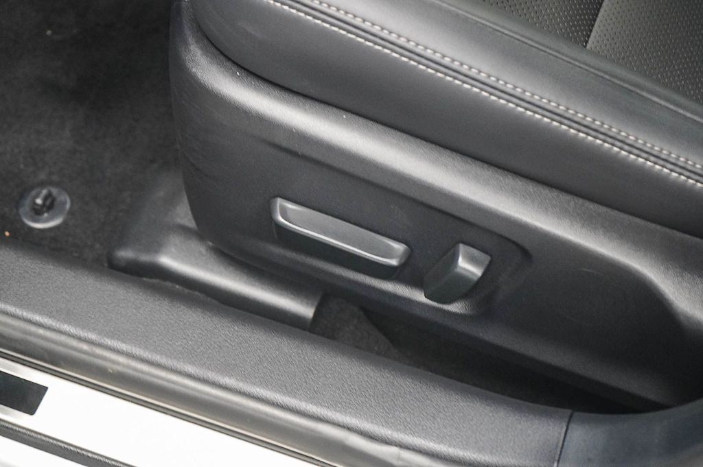 Thumbnail: 2025 Lexus ES - 23