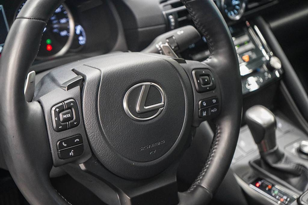 Thumbnail: 2025 Lexus ES - 2