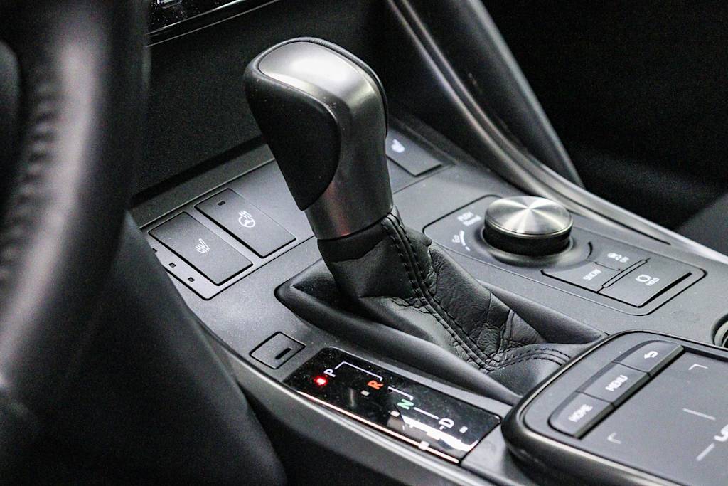 Thumbnail: 2025 Lexus ES - 24