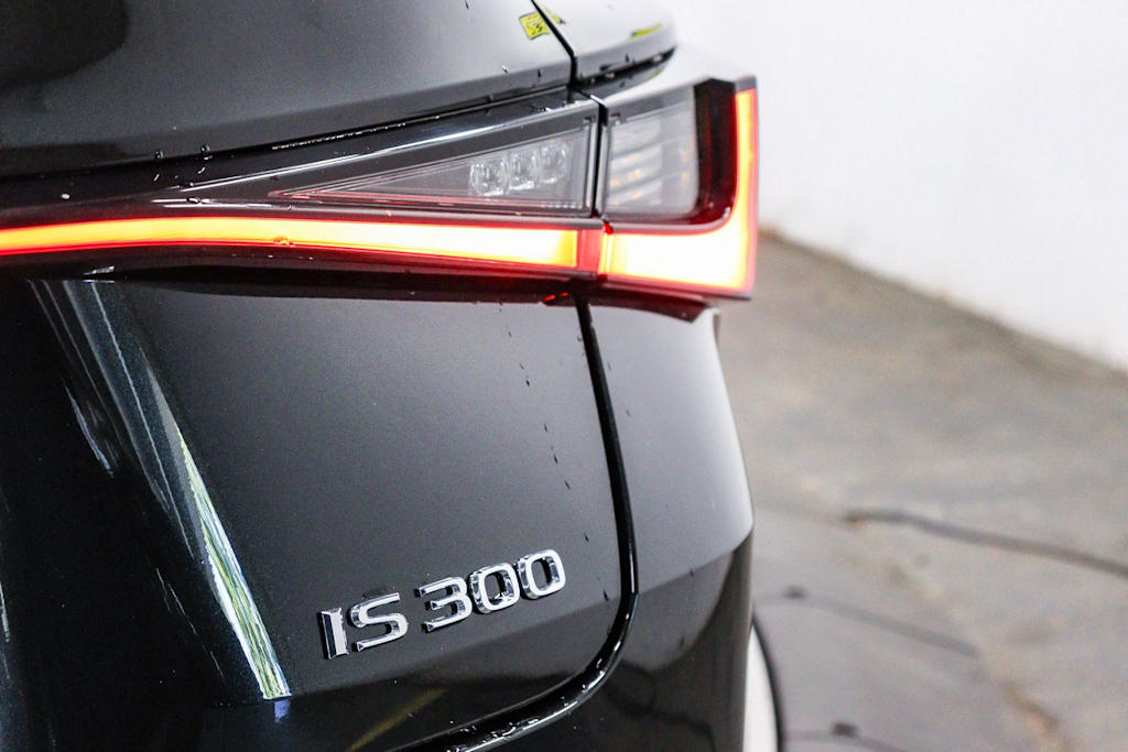 Thumbnail: 2025 Lexus ES - 22
