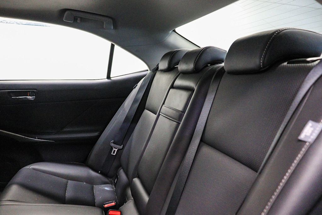 Thumbnail: 2016 Lexus IS - 11