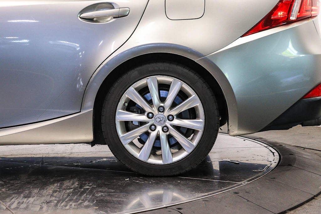Thumbnail: 2016 Lexus IS - 18