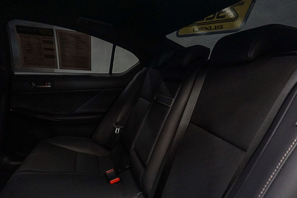 Thumbnail: 2025 Lexus ES - 11