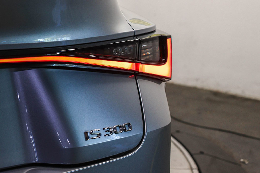Thumbnail: 2024 Lexus ES - 23