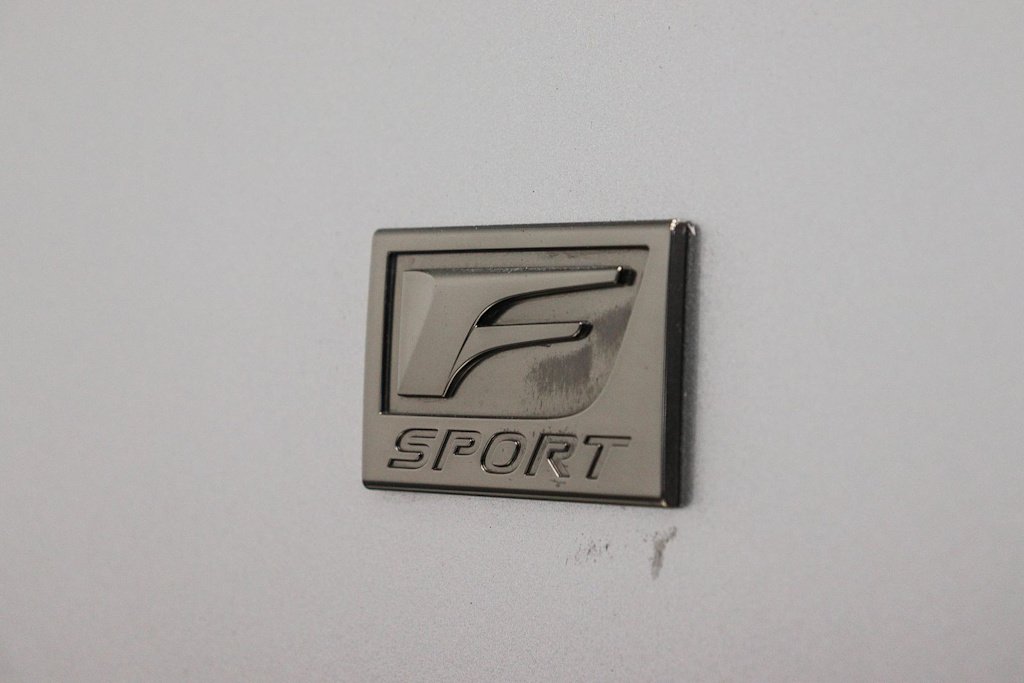 Thumbnail: 2024 Lexus ES - 24