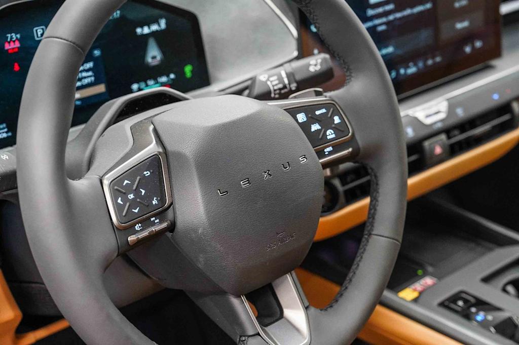 Thumbnail: 2026 Lexus ES - 25