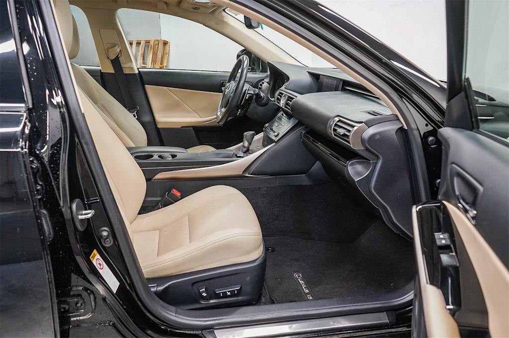Thumbnail: 2015 Lexus IS - 10