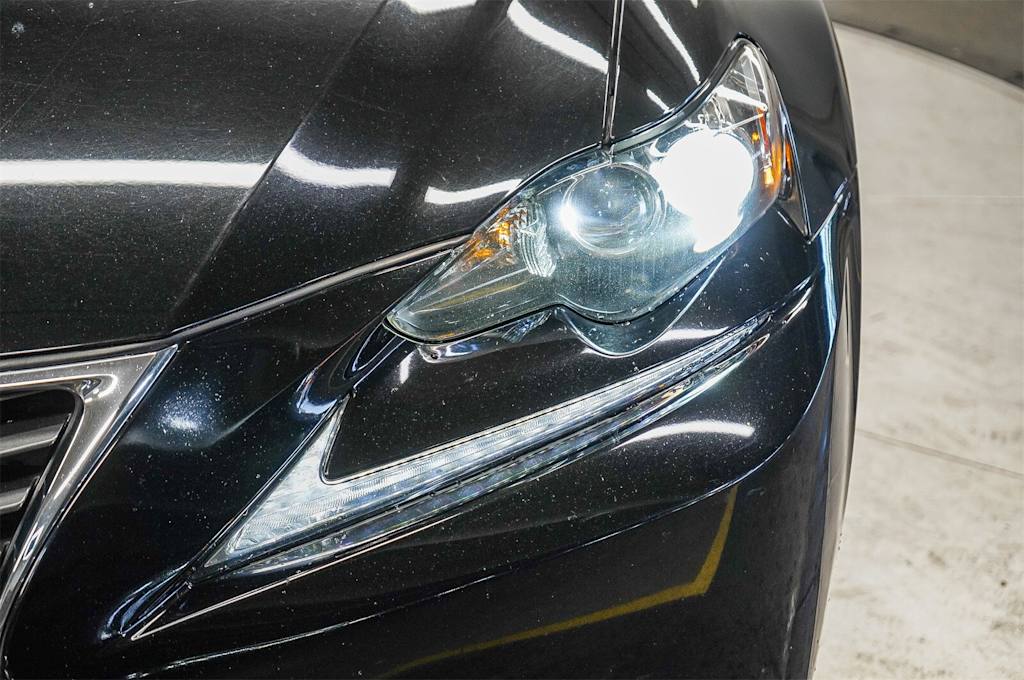 Thumbnail: 2015 Lexus IS - 21