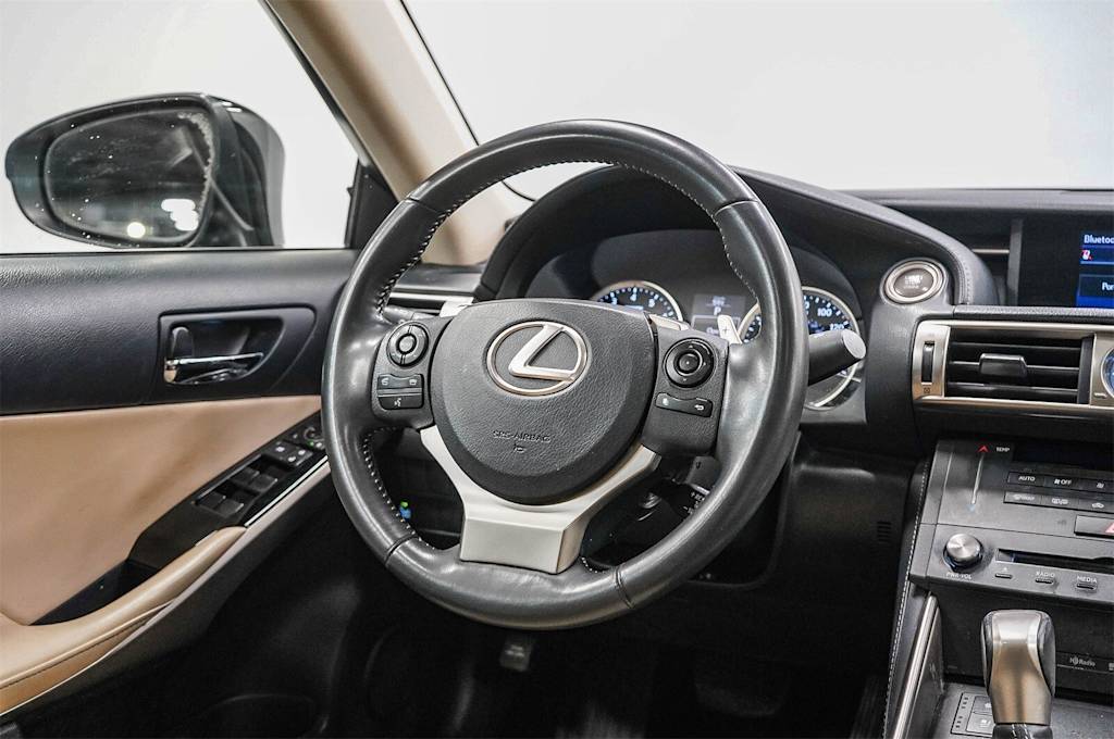 Thumbnail: 2015 Lexus IS - 13